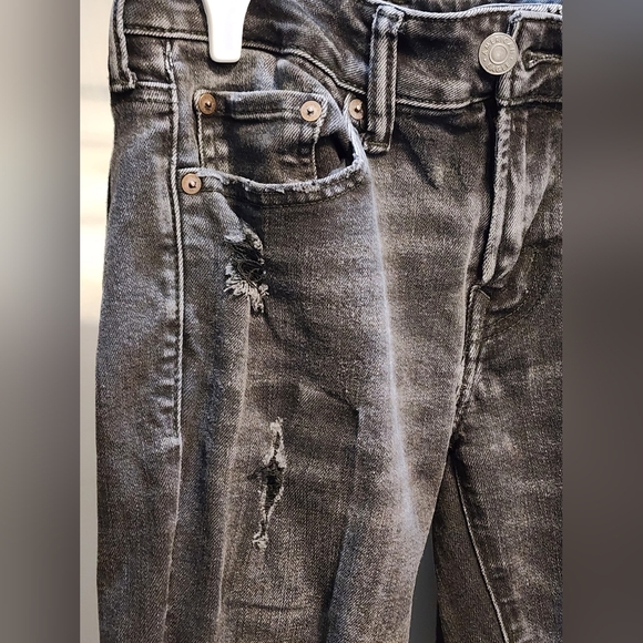 American Eagle Women's Black Ripped Jeans - Picture 12 of 16